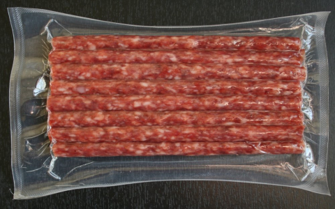 Вакуумная упаковка колбасок Пивчики в плёнку